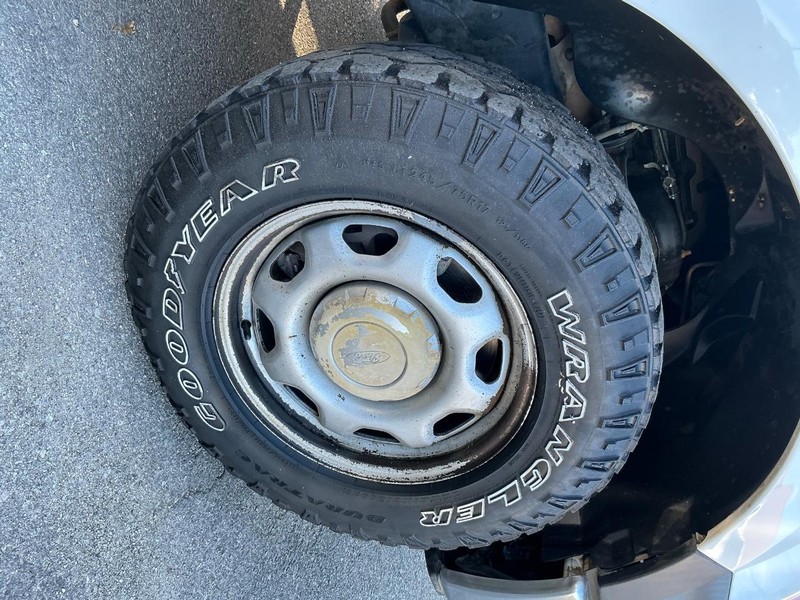 Ford F-150 Vehicle Full-screen Gallery Image 17