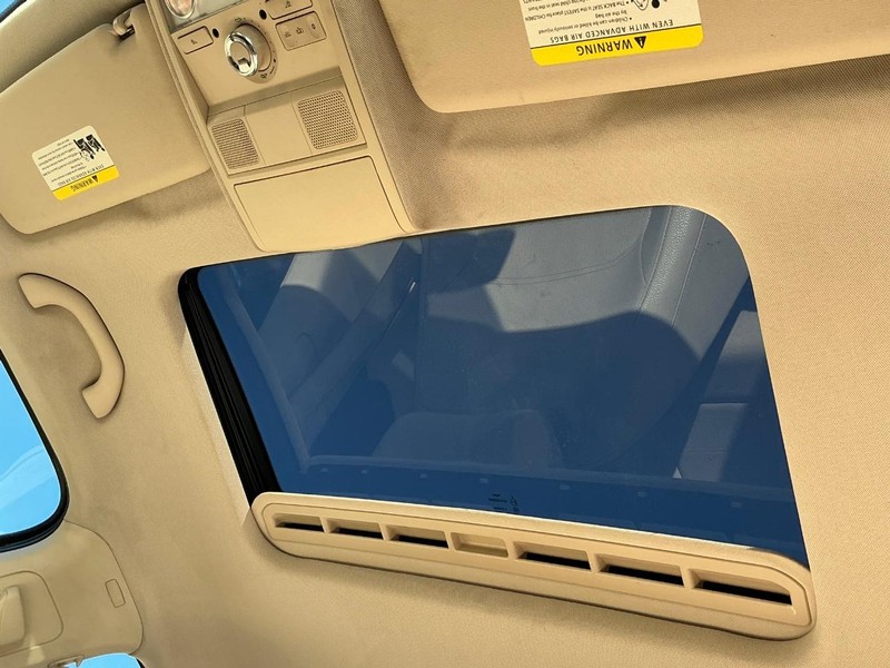 Volkswagen Passat Vehicle Full-screen Gallery Image 16