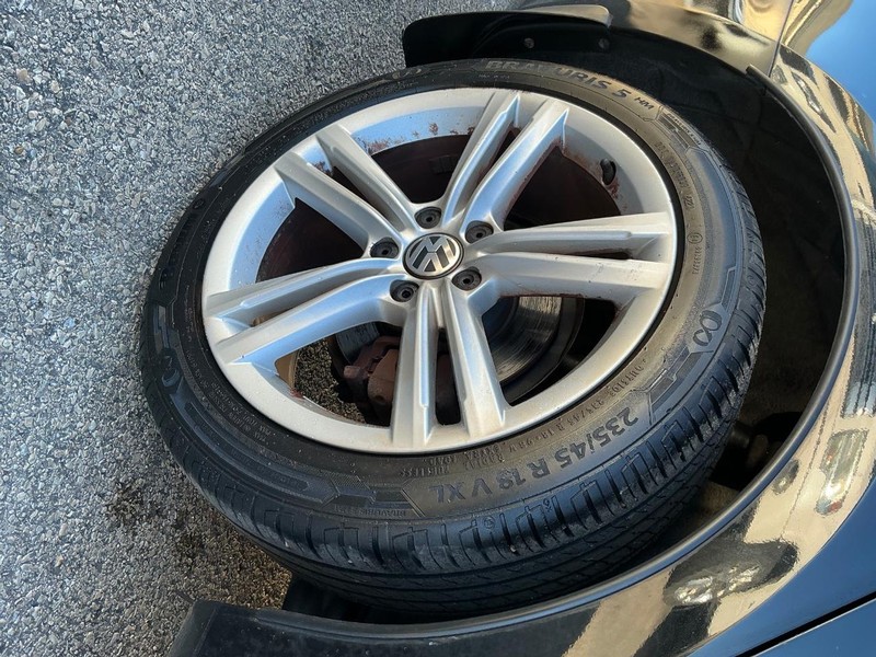 Volkswagen Passat Vehicle Full-screen Gallery Image 23