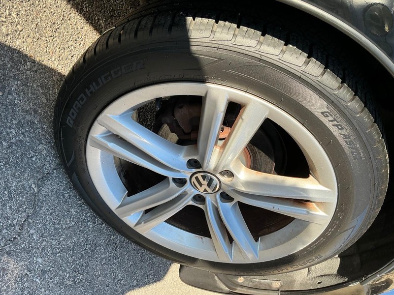 Volkswagen Passat Vehicle Full-screen Gallery Image 24