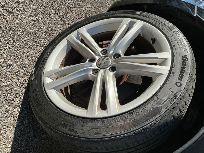 Volkswagen Passat Vehicle Full-screen Gallery Image 25