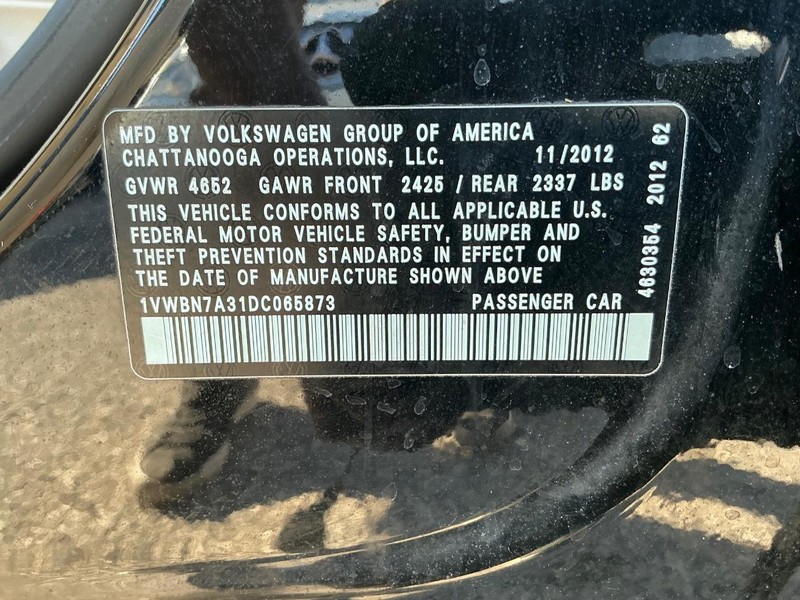 Volkswagen Passat Vehicle Full-screen Gallery Image 26