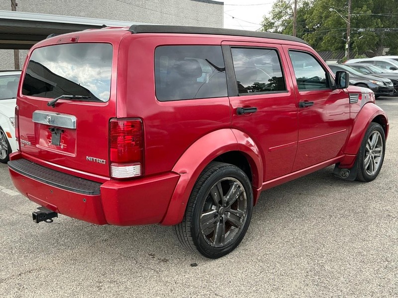 Dodge Nitro Vehicle Full-screen Gallery Image 03