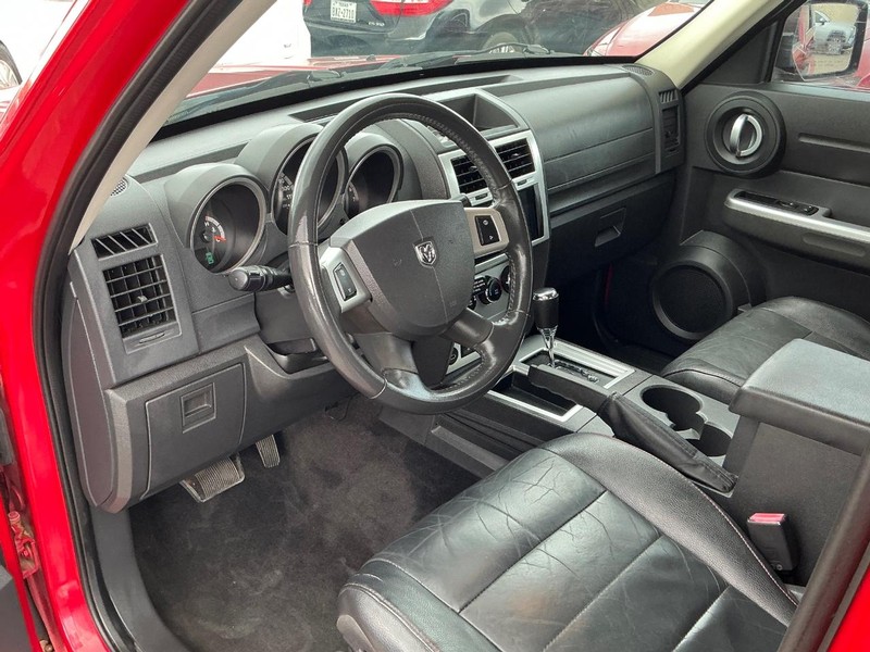 Dodge Nitro Vehicle Full-screen Gallery Image 07