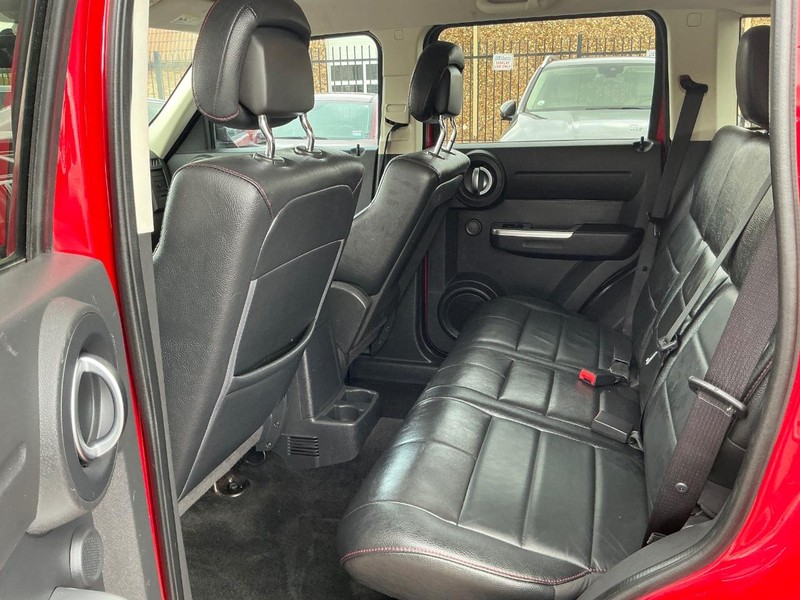 Dodge Nitro Vehicle Full-screen Gallery Image 11