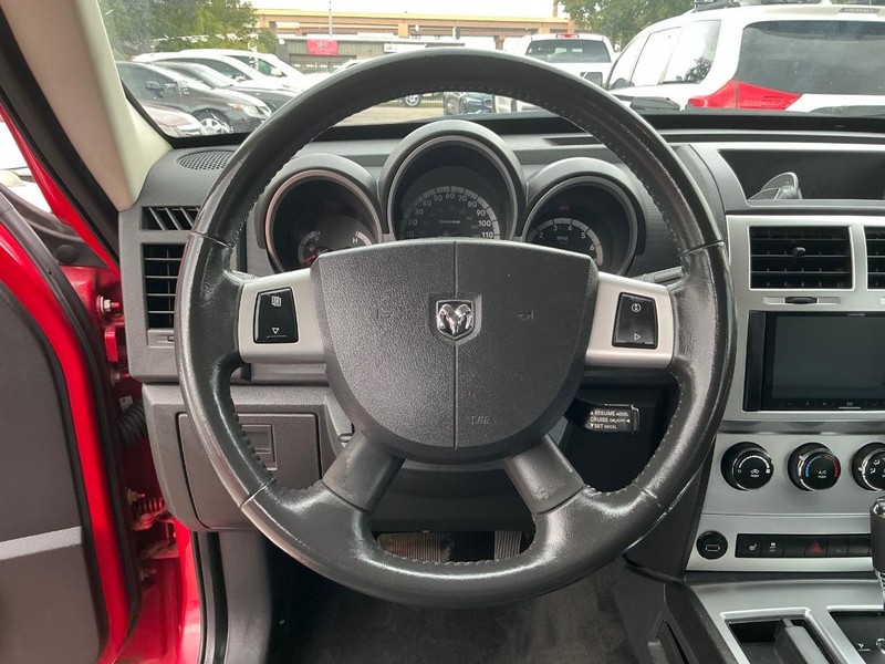 Dodge Nitro Vehicle Full-screen Gallery Image 14