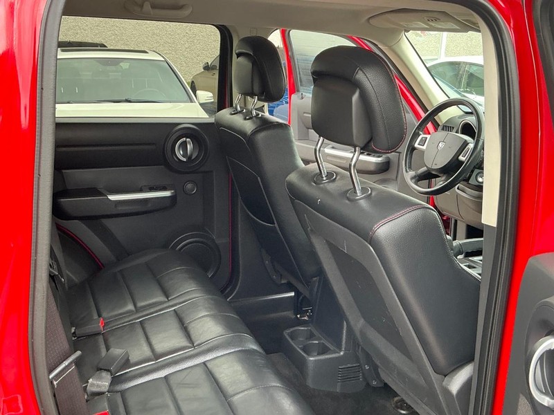 Dodge Nitro Vehicle Full-screen Gallery Image 16