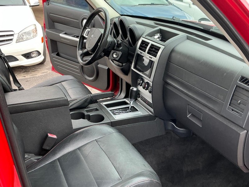 Dodge Nitro Vehicle Full-screen Gallery Image 17