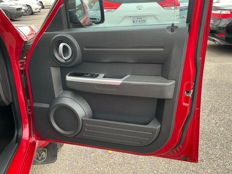 Dodge Nitro Vehicle Full-screen Gallery Image 18