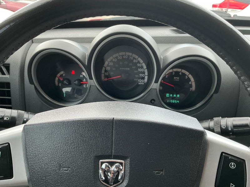 Dodge Nitro Vehicle Full-screen Gallery Image 21