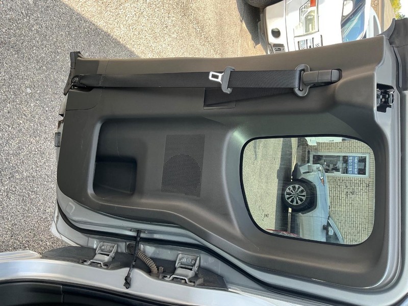 Nissan Frontier Vehicle Full-screen Gallery Image 17