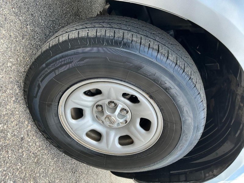 Nissan Frontier Vehicle Full-screen Gallery Image 19