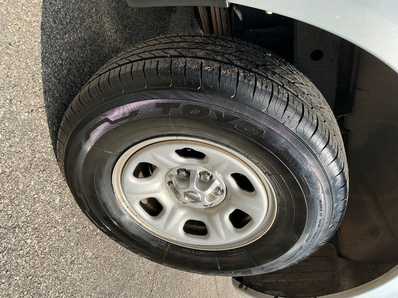 Nissan Frontier Vehicle Full-screen Gallery Image 22