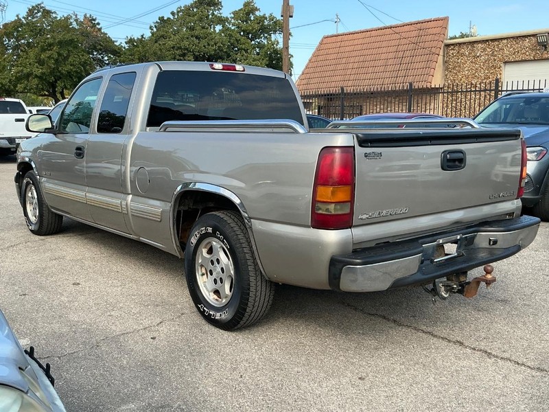 Chevrolet Silverado 1500 Vehicle Full-screen Gallery Image 02
