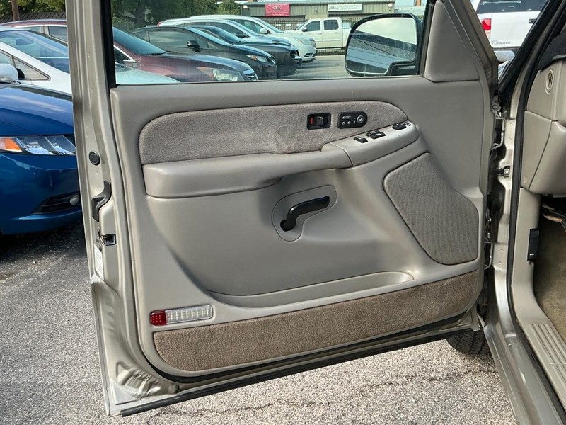 Chevrolet Silverado 1500 Vehicle Full-screen Gallery Image 06