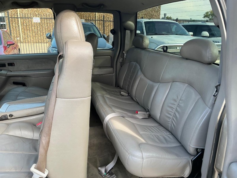 Chevrolet Silverado 1500 Vehicle Full-screen Gallery Image 08