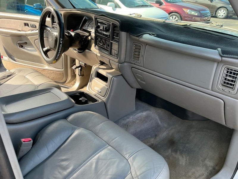 Chevrolet Silverado 1500 Vehicle Full-screen Gallery Image 11