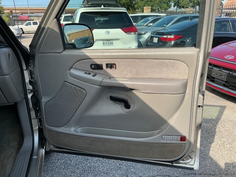 Chevrolet Silverado 1500 Vehicle Full-screen Gallery Image 12