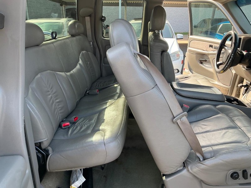 Chevrolet Silverado 1500 Vehicle Full-screen Gallery Image 13