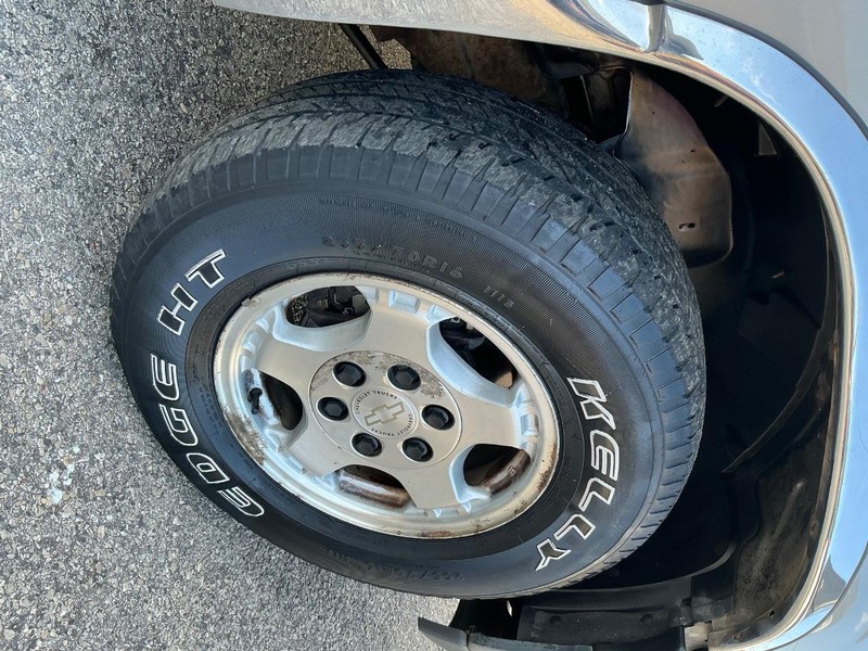 Chevrolet Silverado 1500 Vehicle Full-screen Gallery Image 16