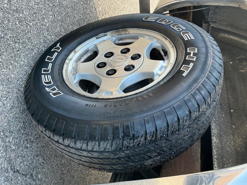 Chevrolet Silverado 1500 Vehicle Full-screen Gallery Image 17