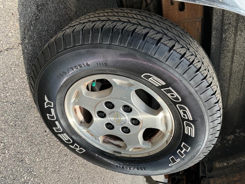 Chevrolet Silverado 1500 Vehicle Full-screen Gallery Image 18