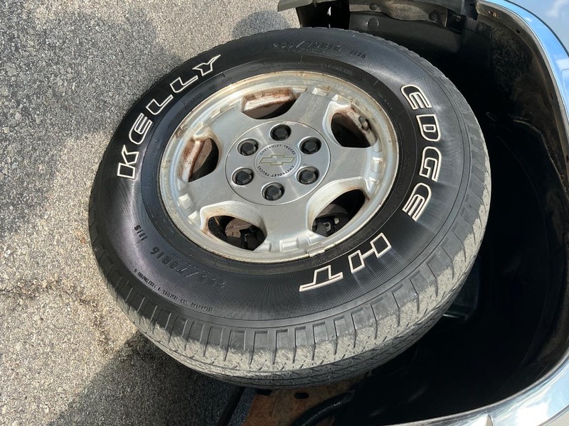 Chevrolet Silverado 1500 Vehicle Full-screen Gallery Image 19