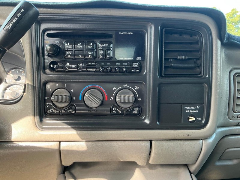 Chevrolet Silverado 1500 Vehicle Full-screen Gallery Image 23