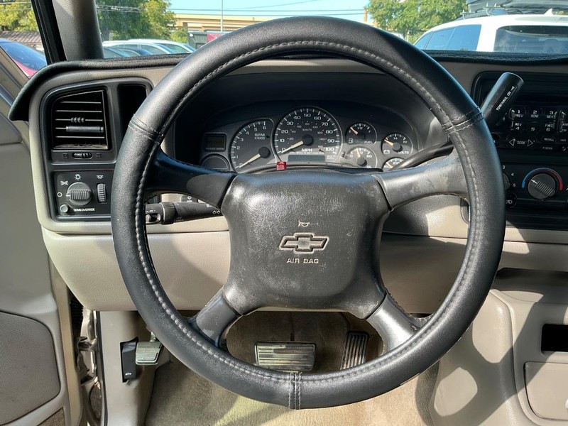 Chevrolet Silverado 1500 Vehicle Full-screen Gallery Image 24