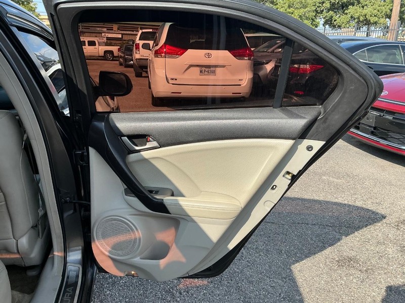 Acura TSX Vehicle Full-screen Gallery Image 14