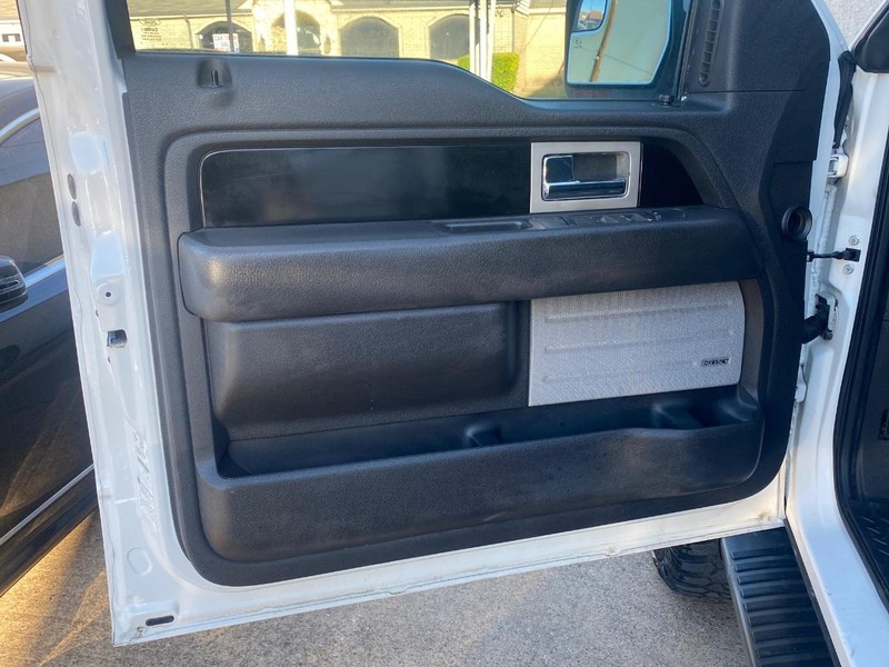 Ford F-150 Vehicle Full-screen Gallery Image 07