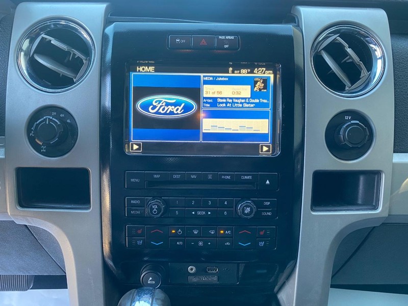 Ford F-150 Vehicle Full-screen Gallery Image 12