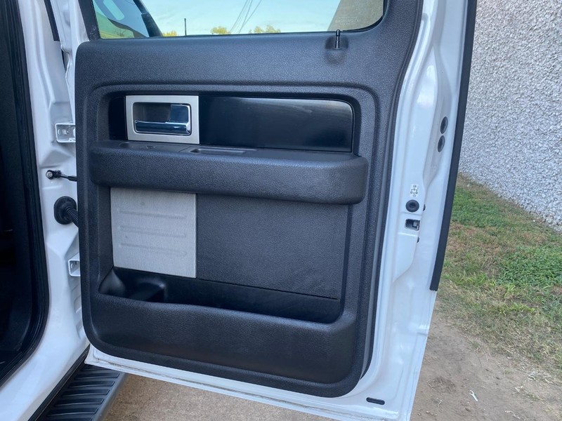 Ford F-150 Vehicle Full-screen Gallery Image 13