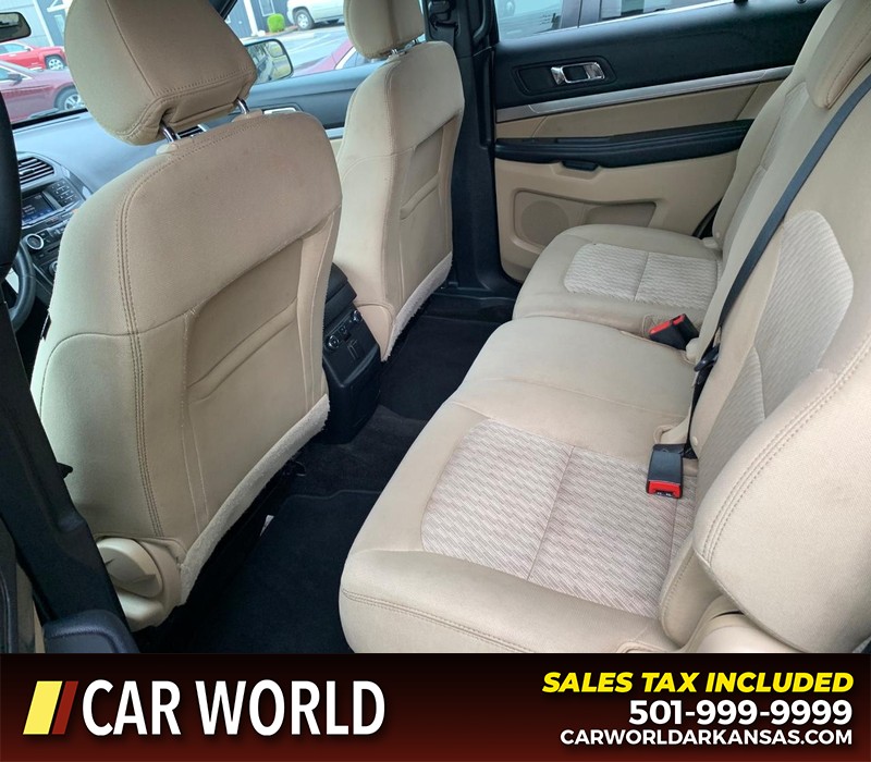 Ford Explorer Vehicle Full-screen Gallery Image 9