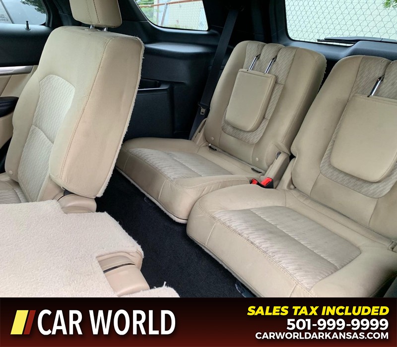 Ford Explorer Vehicle Full-screen Gallery Image 10