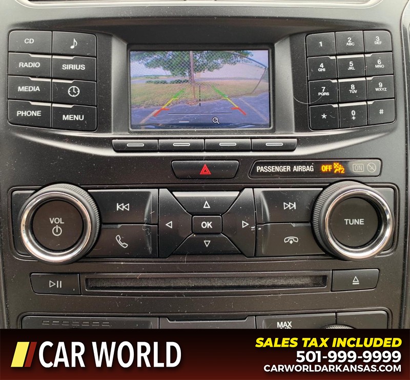 Ford Explorer Vehicle Full-screen Gallery Image 15