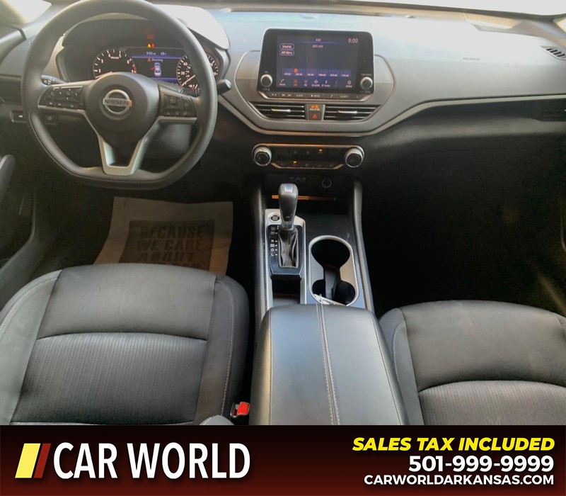 Nissan Altima Vehicle Full-screen Gallery Image 12