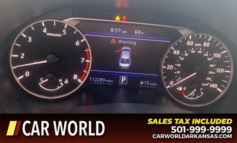 Nissan Altima Vehicle Full-screen Gallery Image 14