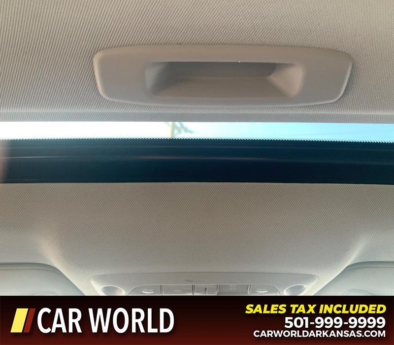 INFINITI Q50 Vehicle Full-screen Gallery Image 10