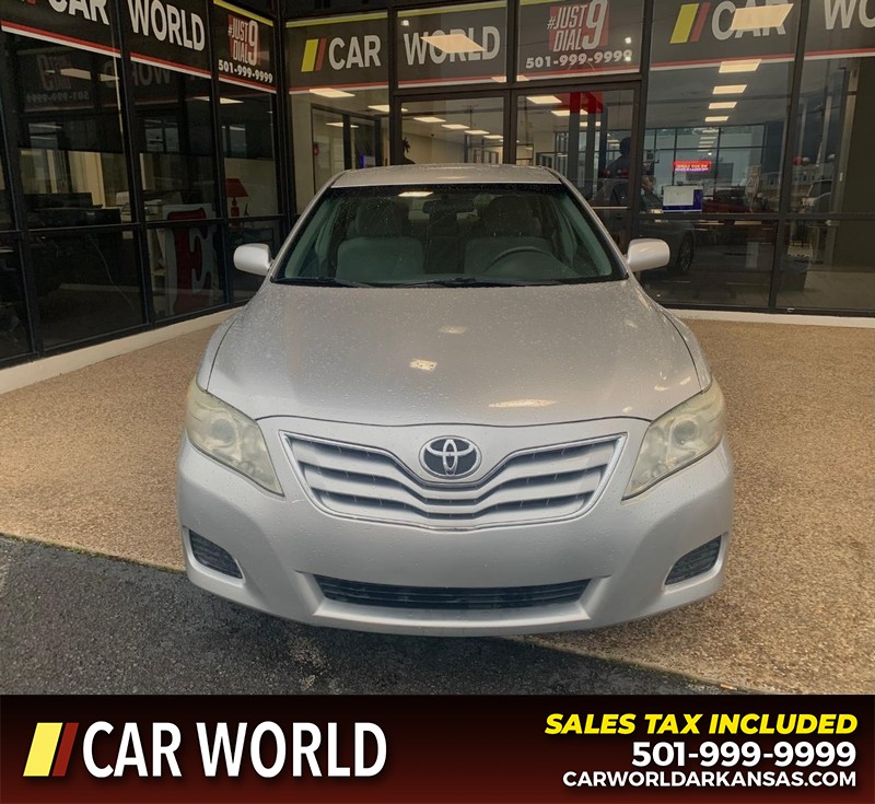 Toyota Camry Vehicle Full-screen Gallery Image 3