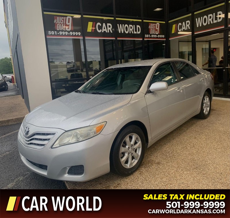 Toyota Camry Vehicle Full-screen Gallery Image 4