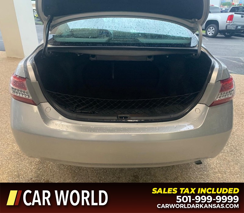 Toyota Camry Vehicle Full-screen Gallery Image 14