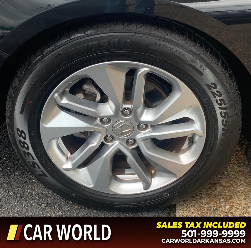 Honda Accord Sedan Vehicle Full-screen Gallery Image 17