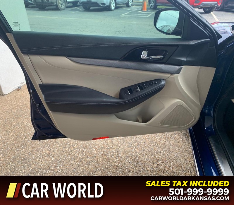Nissan Maxima Vehicle Full-screen Gallery Image 6