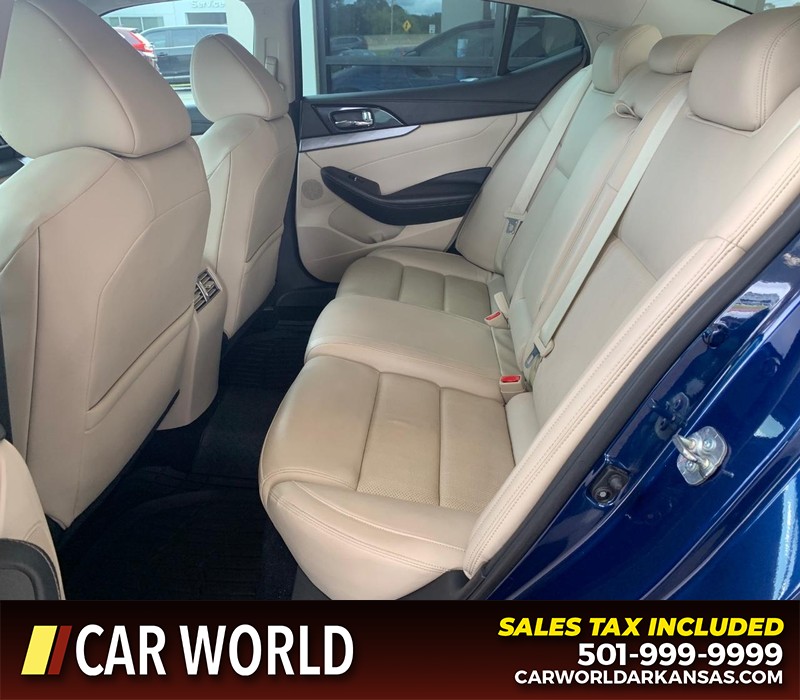 Nissan Maxima Vehicle Full-screen Gallery Image 9