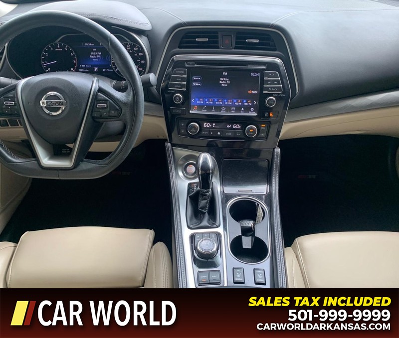 Nissan Maxima Vehicle Full-screen Gallery Image 11