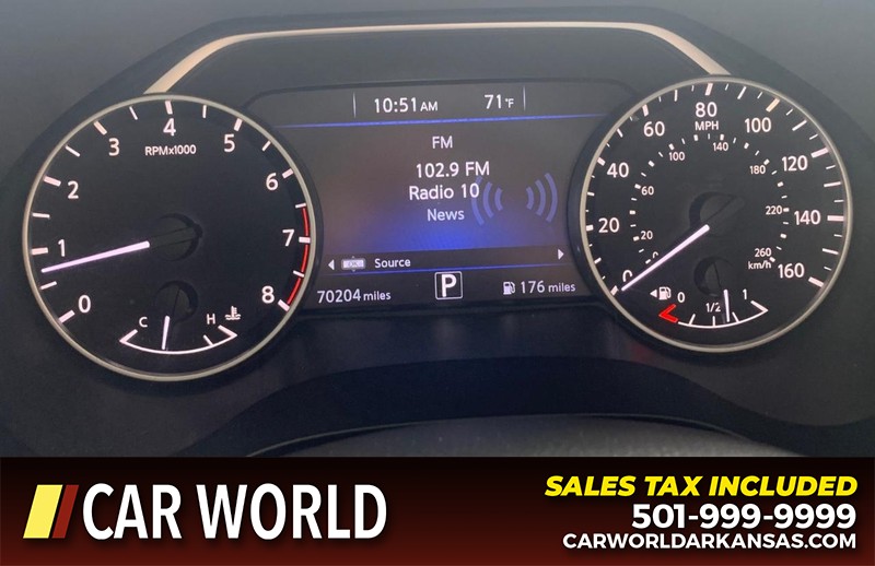 Nissan Maxima Vehicle Full-screen Gallery Image 12