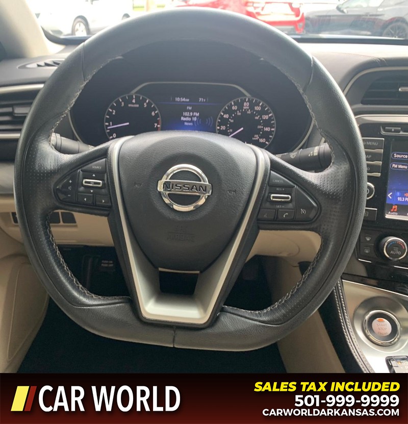 Nissan Maxima Vehicle Full-screen Gallery Image 15