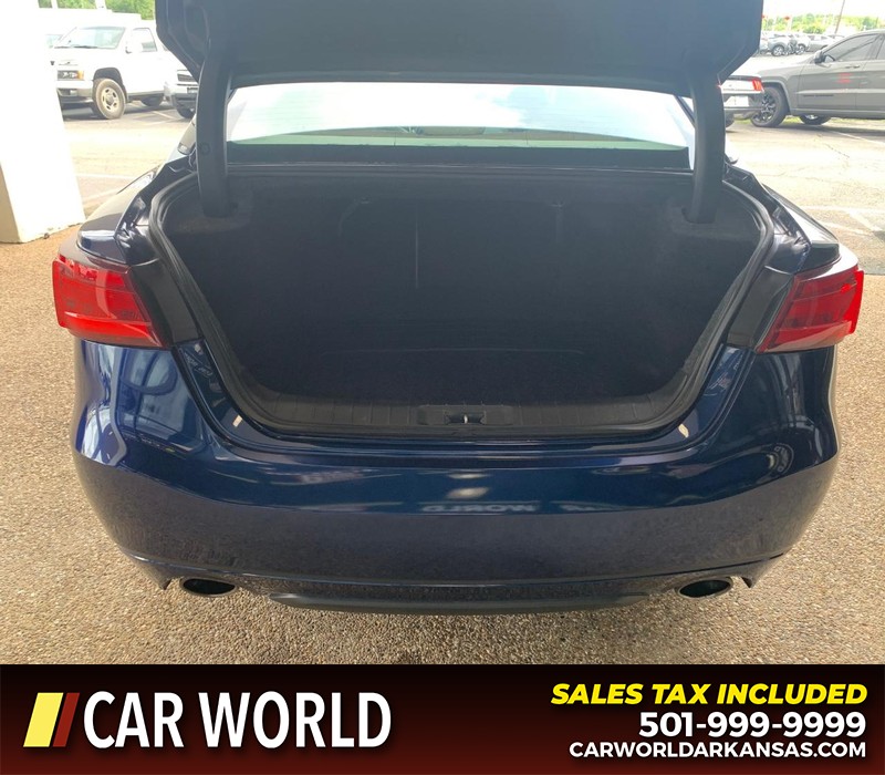 Nissan Maxima Vehicle Full-screen Gallery Image 16