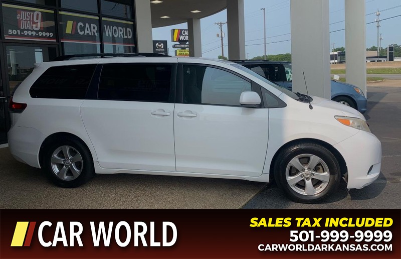 Toyota Sienna Vehicle Full-screen Gallery Image 2